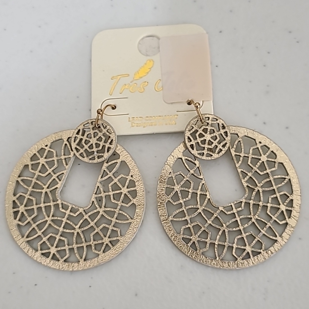 *NWOT* TRES JOLIE Gold Tone Super Lightweight Geometric Patterned Earrings